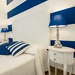 Nautilus מלון 3*