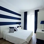 מלון Nautilus 3*