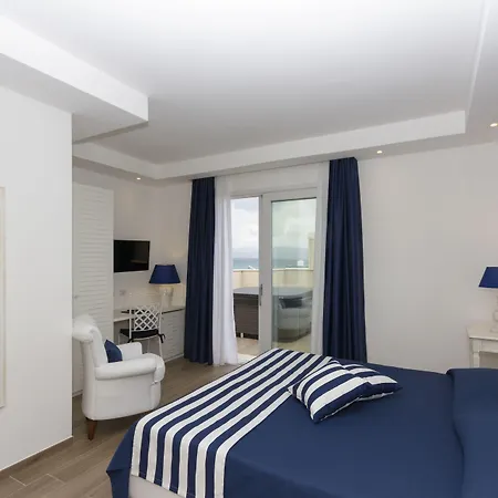 Nautilus Hotel