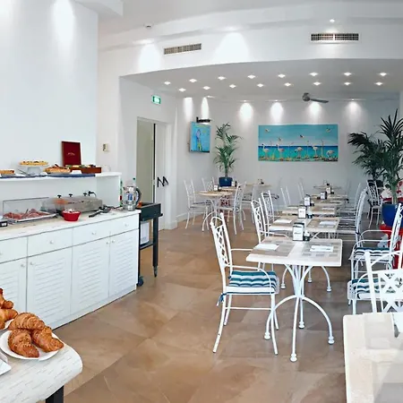 Nautilus Hotel 3*